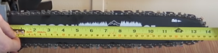 Measure a chainsaw bar with a measuring tape